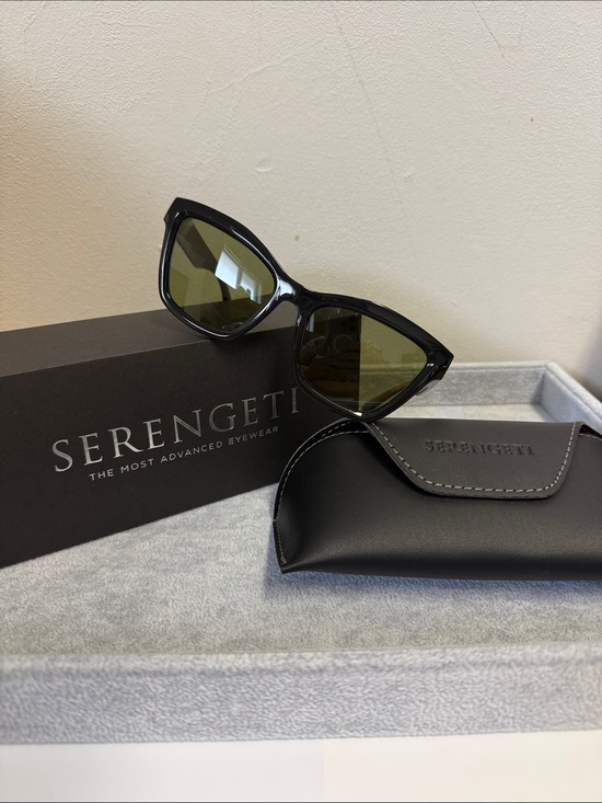 Serengeti Accessories - NWT Serengeti Rolla Glossy Black Cat-Eye Polarized Sunglasses Eyesize 54